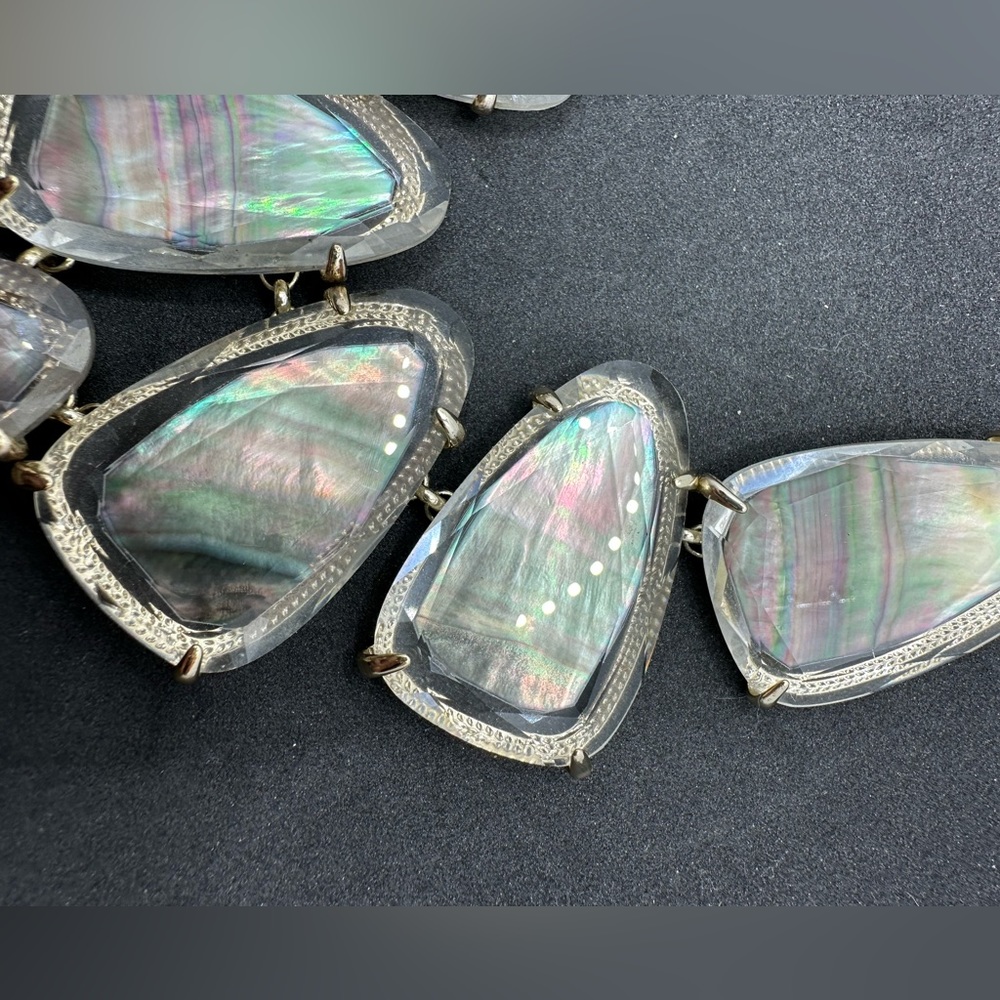 KENDRA SCOTT HARLOW BLACK MOTHER OF PEARL IN GOLD - Picture 4 of 10